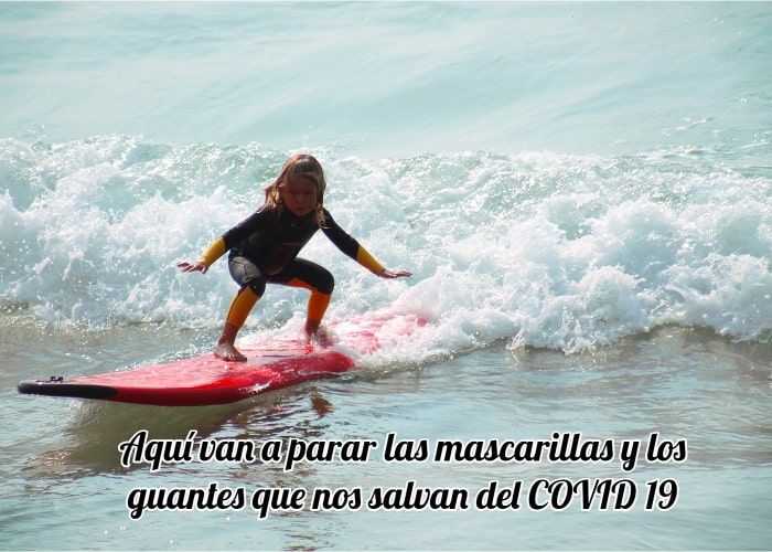 nino-surfeando-en-un-mar-limpio